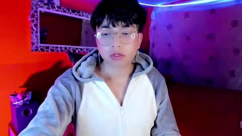 Snapshot of angellonfire chatting on October 7, 7:37 am Angel  online show from October 7, 7:37 am