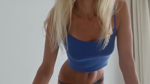 Snapshot of angelsquirting chatting on September 10, 6:47 am Alesia online show from September 10, 6:47 am