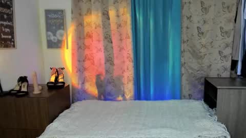 angelwhitte online show from March 9, 12:04 am