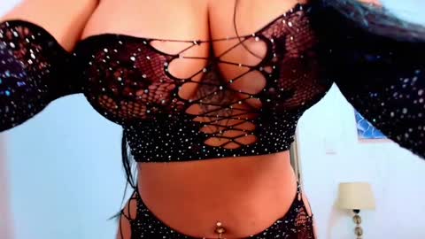 laura  online show from November 15, 2:02 am