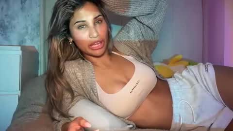 anisha online show from April 15, 4:32 pm