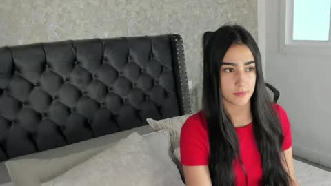 anika_h online show from June 7, 12:32 pm
