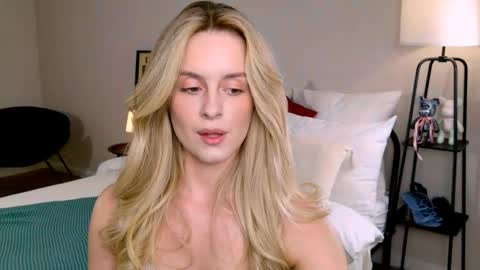 Anita online show from October 12, 3:48 pm