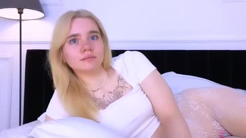 AnnaBelle online show from October 31, 3:07 am