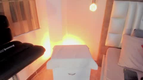 AnnaBrooks online show from April 21, 2:51 am