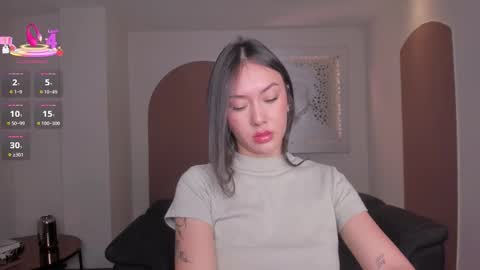 annahoffman_ online show from September 17, 12:41 pm