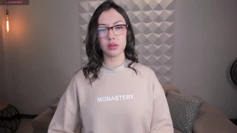 annahoffman_ online show from September 21, 11:36 am