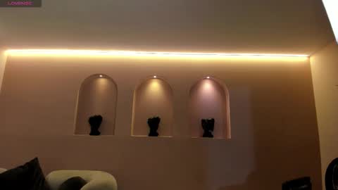 annahoffman_ online show from November 4, 11:44 am