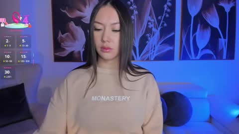 annahoffman_ online show from October 16, 1:33 pm