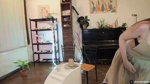 Annie   follow my onlyfans - 50 off  online show from March 25, 6:36 pm