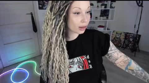 Anna online show from April 25, 2:03 pm