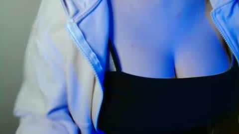 Bella online show from February 9, 3:26 pm