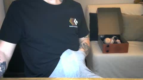 Snapshot of annecylake chatting on January 9, 6:27 am annecylake online show from January 9, 6:27 am