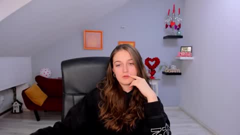 annewilsonn online show from February 12, 4:10 pm