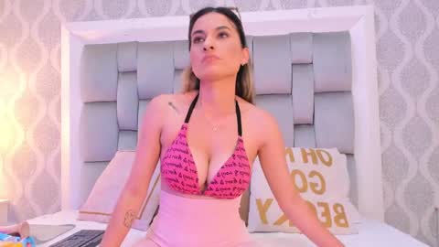 anni_honeyrivera online show from January 26, 8:02 pm