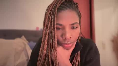 Independent model online show from April 12, 4:05 am