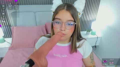 Annie online show from April 1, 8:06 pm