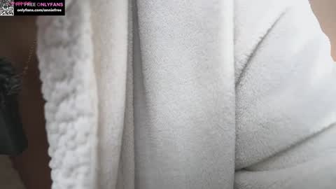 Annie FREE TRIAL IN BIO online show from October 26, 3:18 am