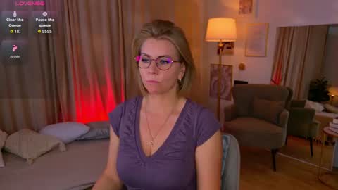 Annie online show from June 12, 8:46 am