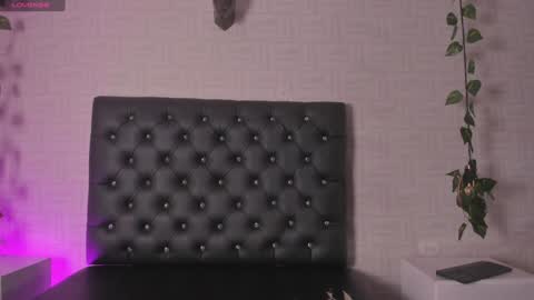 Annie  Alex online show from December 3, 7:06 pm