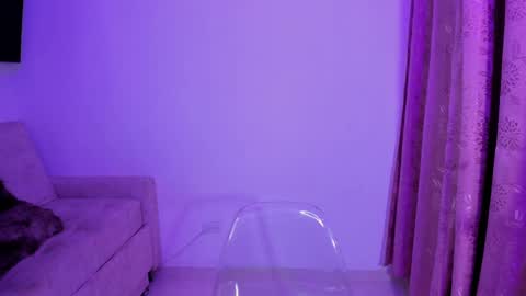 Snapshot of annika_03 chatting on October 31, 2:12 am Gise. online show from October 31, 2:12 am