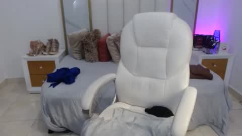 anna online show from December 19, 7:31 pm