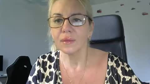 anny_wild1 online show from May 18, 12:00 pm