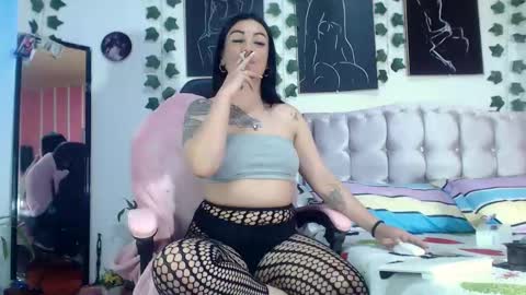 Snapshot of annyevans_ chatting on February 19, 7:48 pm    online show from February 19, 7:48 pm
