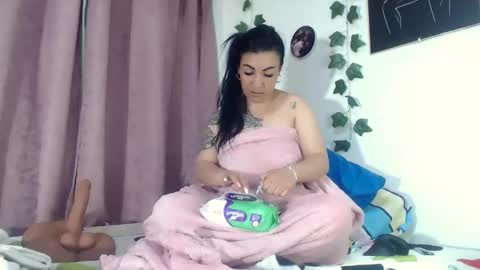 Snapshot of annyevans_ chatting on October 4, 2:48 pm    online show from October 4, 2:48 pm