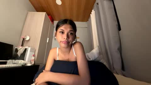 anok_yaii online show from May 16, 4:38 pm