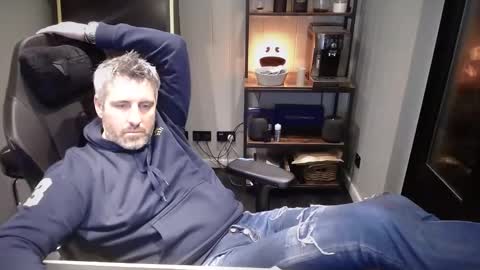 anonymousblokeuk online show from December 23, 2:35 am