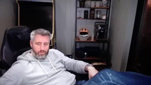 anonymousblokeuk online show from December 14, 1:49 am