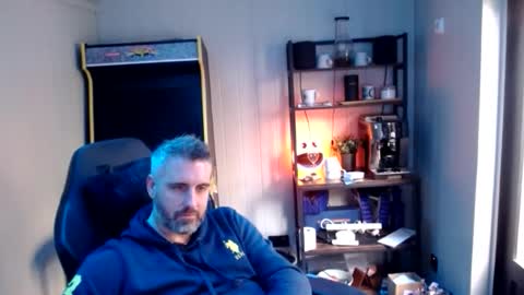 anonymousblokeuk online show from November 4, 11:22 am