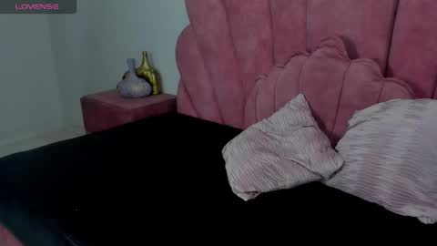 antonella_foxxxx online show from December 23, 8:09 am