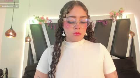 A N T O N E L L E  online show from June 3, 3:17 pm