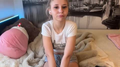 Anya online show from December 17, 4:14 pm