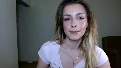 Anya online show from April 21, 6:04 pm