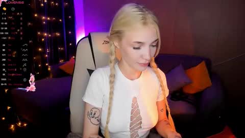 Snapshot of anyataylorr chatting on October 13, 2:57 am Anya online show from October 13, 2:57 am