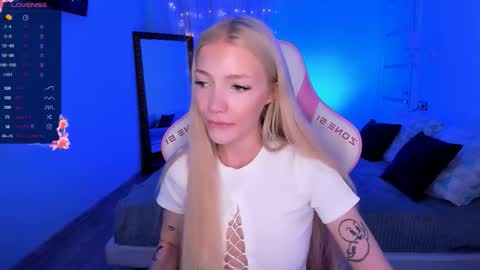 Snapshot of anyataylorr chatting on October 3, 4:43 am Anya online show from October 3, 4:43 am