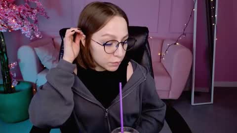 Snapshot of aphexqueen chatting on February 28, 1:03 pm APHEX QUEEN online show from February 28, 1:03 pm