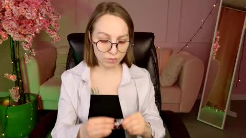 Snapshot of aphexqueen chatting on March 10, 9:12 am APHEX QUEEN online show from March 10, 9:12 am