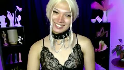 Snapshot of aphr0dite_x chatting on February 18, 12:05 am Roman Goddess online show from February 18, 12:05 am