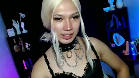 Snapshot of aphr0dite_x chatting on March 4, 12:01 pm Roman Goddess online show from March 4, 12:01 pm