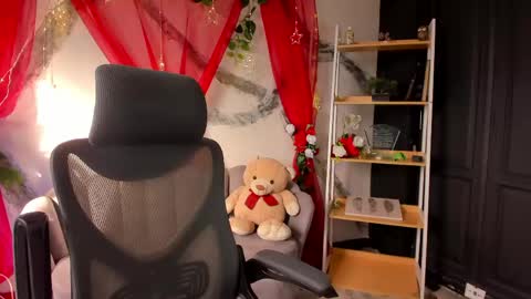 aphrodite online show from April 14, 9:29 pm