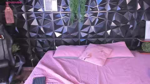 apprilfoxx online show from February 13, 1:36 pm