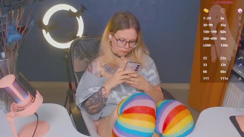 Snapshot of april_hentaigirl chatting on December 17, 9:16 pm    my special content  online show from December 17, 9:16 pm