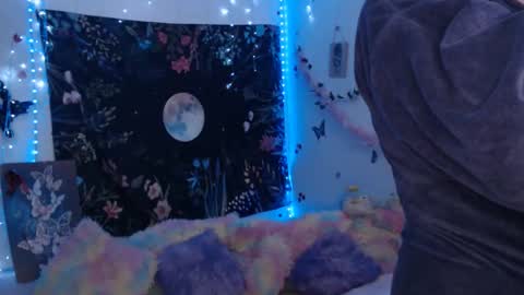 april_l6 online show from April 1, 11:23 pm