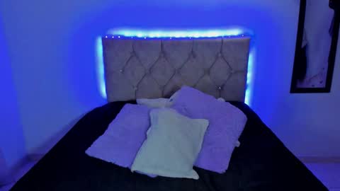 Snapshot of april_sommers chatting on October 21, 10:31 am  April  online show from October 21, 10:31 am