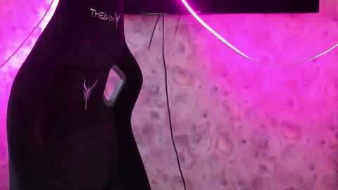 aprill_o_nill online show from March 4, 12:57 pm