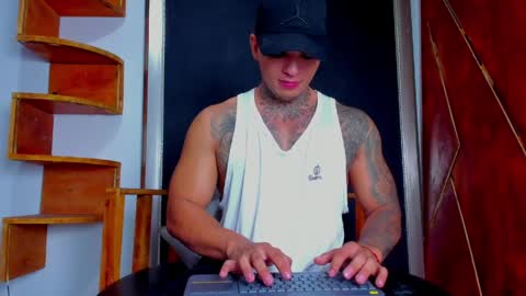 AquilesElpapi online show from April 9, 6:30 am